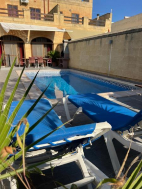 4 Bedroom Holiday Home with Private Pool